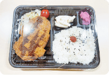 学生に配られたお弁当